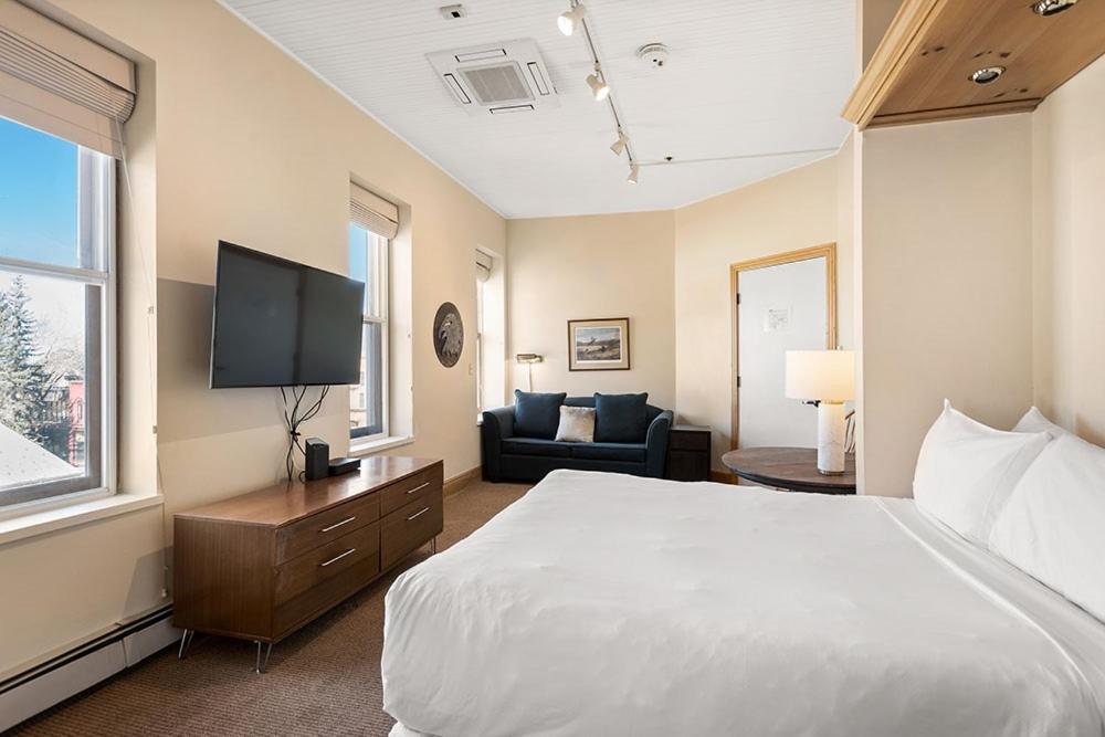 אספן Independence Square 300, Nice Hotel Room With Great Views, Location & Rooftop Hot Tub! מראה חיצוני תמונה